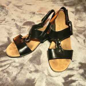 🍀 Baretraps Size 8 M Black Sandals